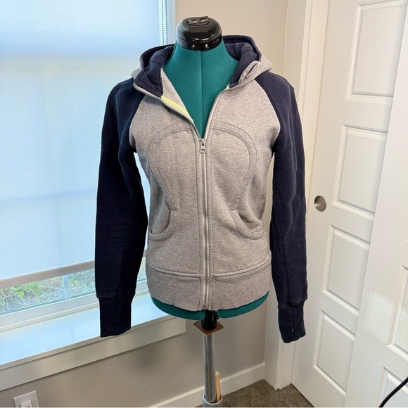 Lululemon Scuba Hoodie Stretch
With Lined Hood in Medium Grey Size 6 - Picture 4 of 15